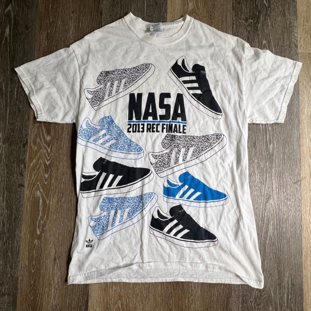 Gildan NASA Rec Finale T-Shirt Mens Medium White 2013 Graphic Sneaker Print Tee